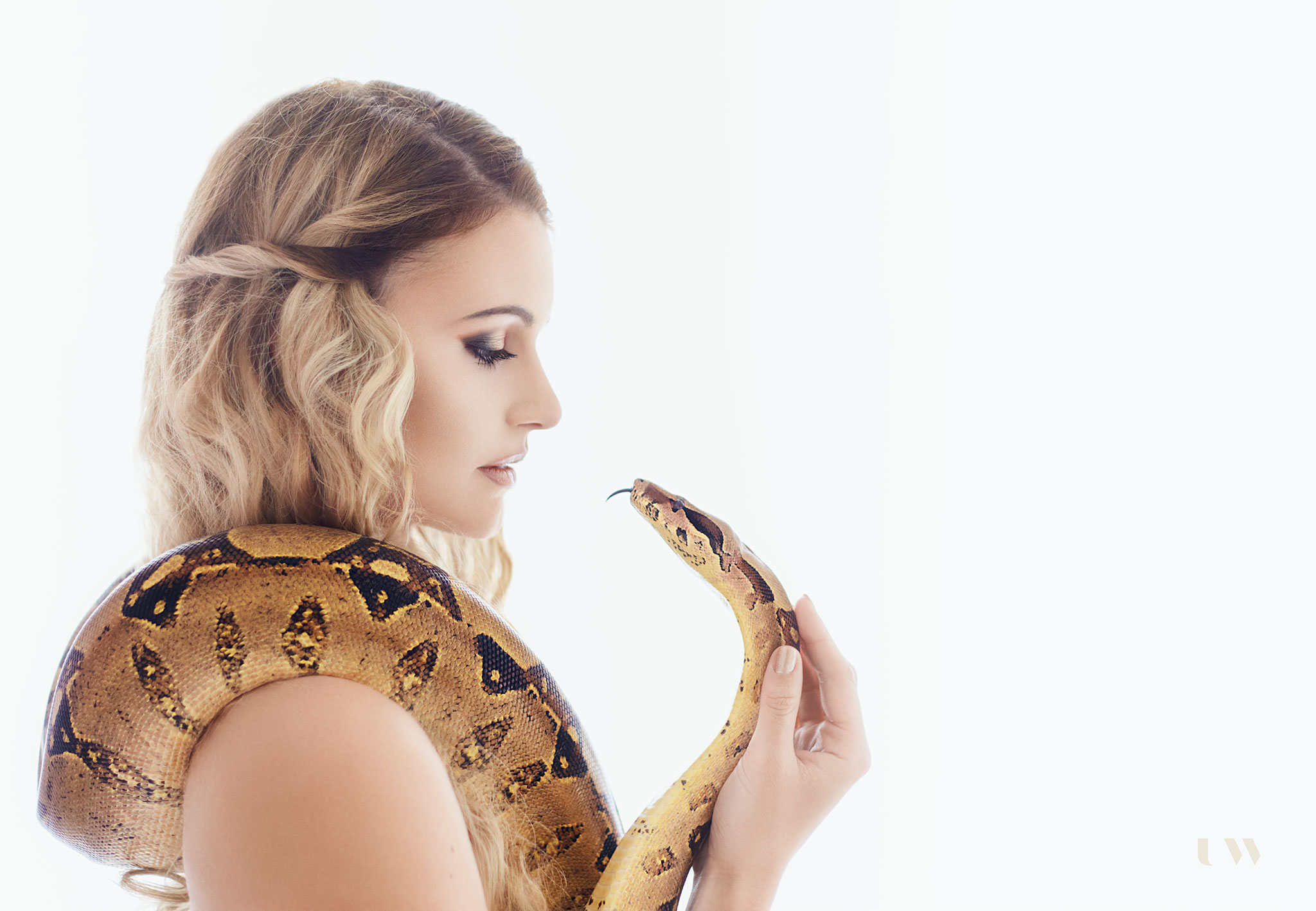 Boudoir and beauty with snakes Anja Kamericki